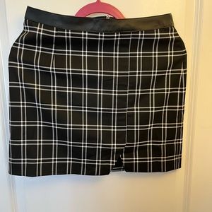 Mini skirt with faux leather black waistband and zip up in back